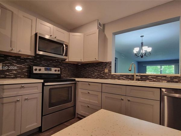 2003 Granada Dr, Unit E4, Coconut Creek, FL 33066