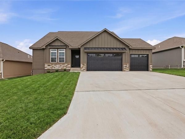 11802 E 231st Street, Peculiar, MO 64078