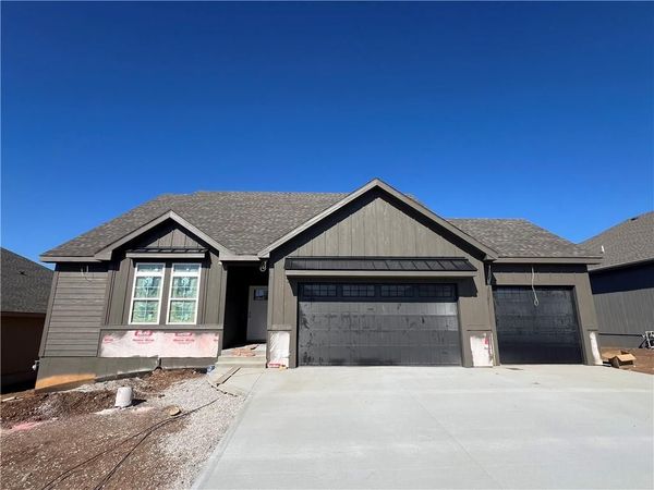 11802 E 231st Street, Peculiar, MO 64078