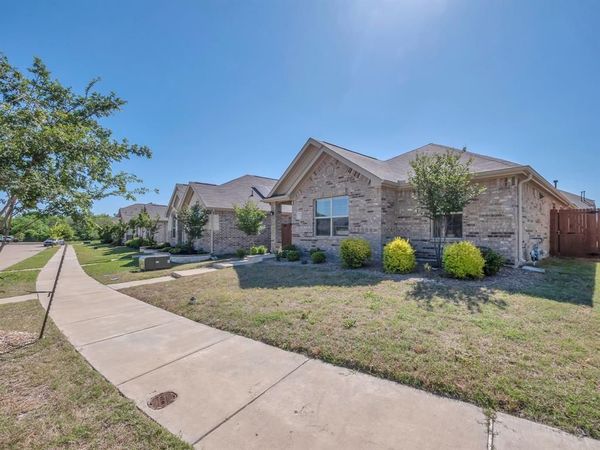 2913 Meadowlands Drive, Forney, TX 75126