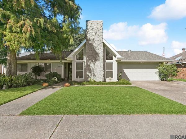 2223 W Canterbury Dr, Laplace, LA 70068