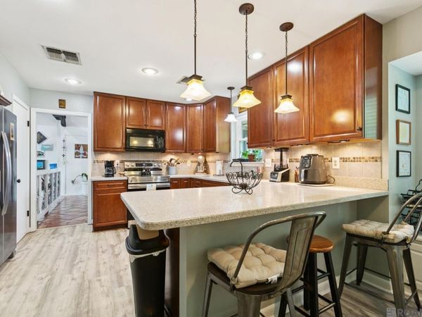 2223 W Canterbury Dr, Laplace, LA 70068