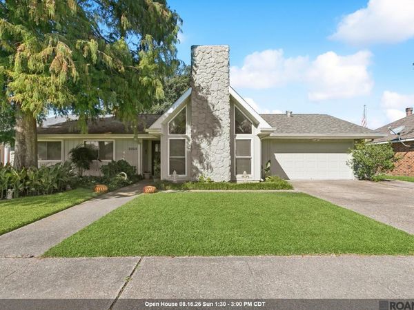 2223 W Canterbury Dr, Laplace, LA 70068
