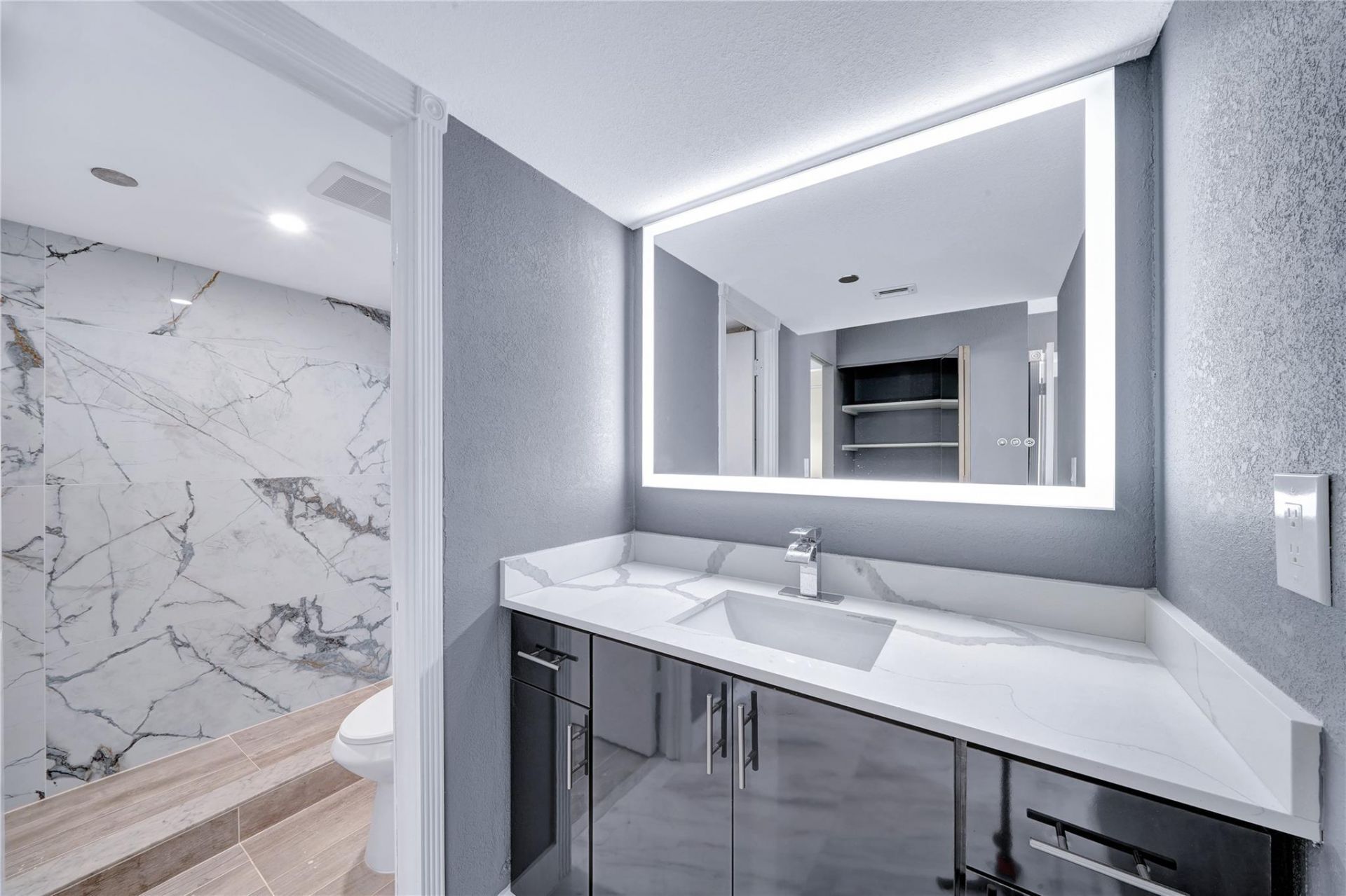 1100 Saint Charles Place, Unit 708, Pembroke Pines, FL 33026 Photo