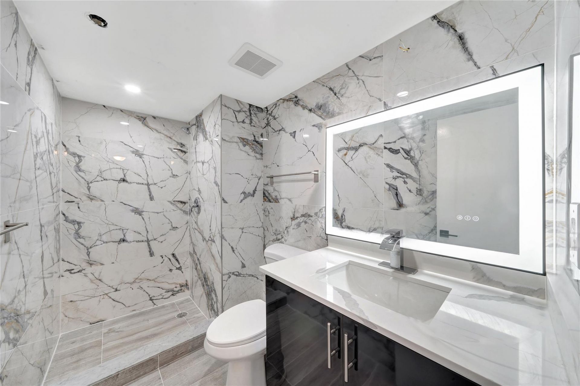 1100 Saint Charles Place, Unit 708, Pembroke Pines, FL 33026 Photo