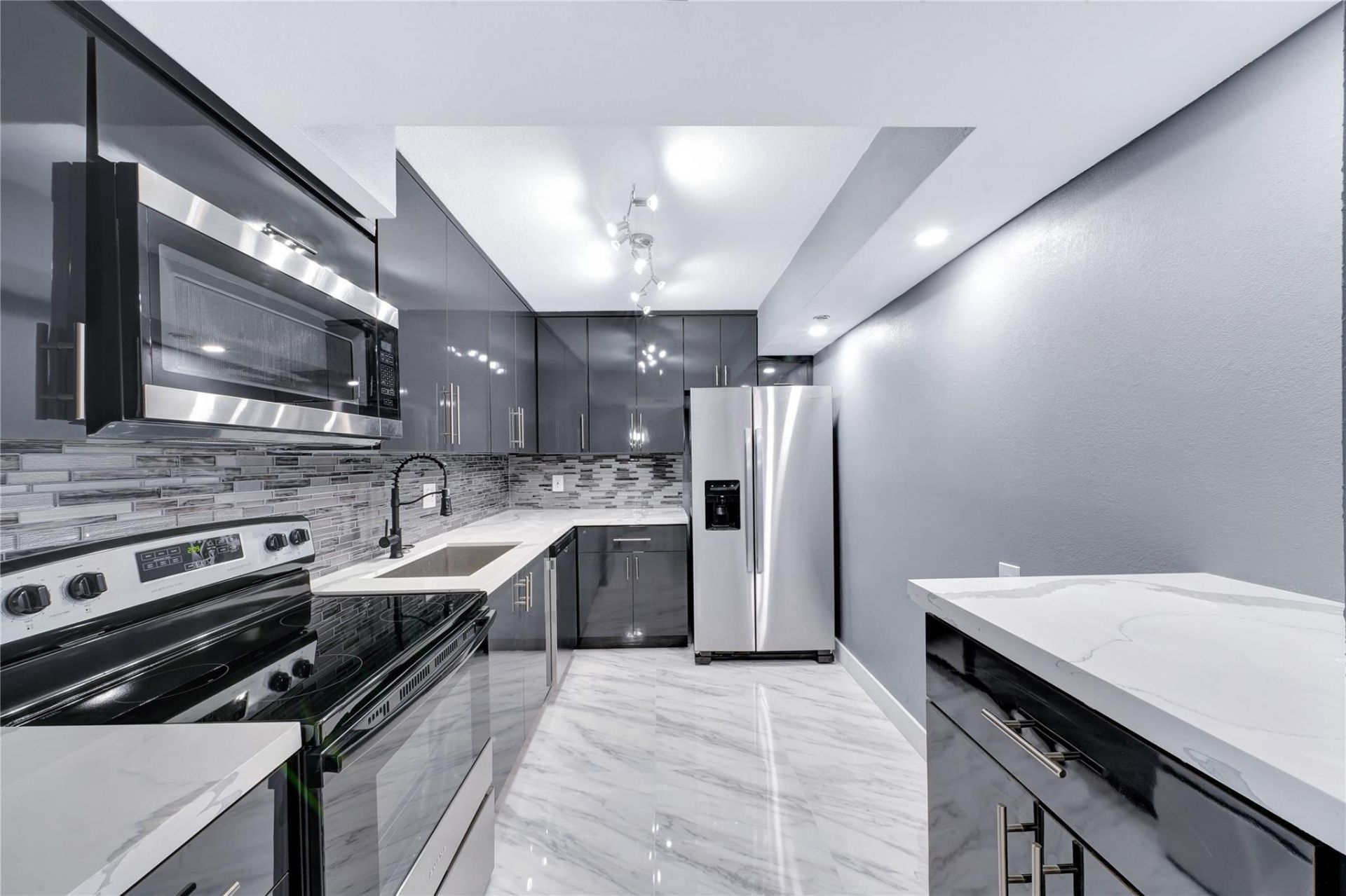 1100 Saint Charles Place, Unit 708, Pembroke Pines, FL 33026 Photo