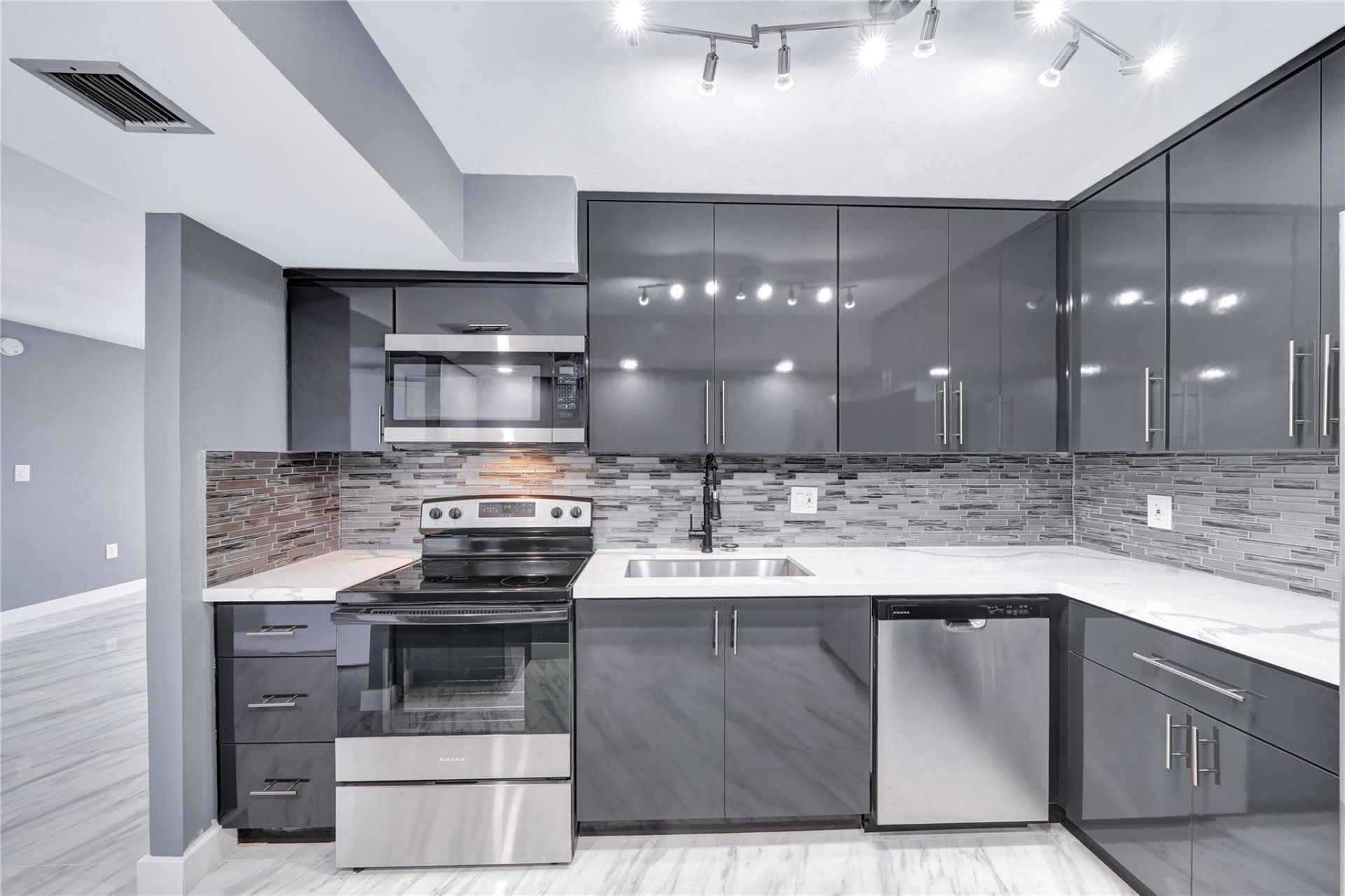 1100 Saint Charles Place, Unit 708, Pembroke Pines, FL 33026 Photo