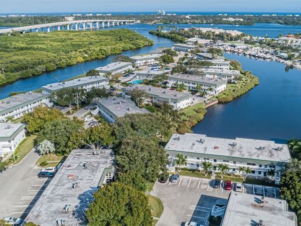 2800 Indian River Boulevard, Unit 4R, Vero Beach, FL 32960