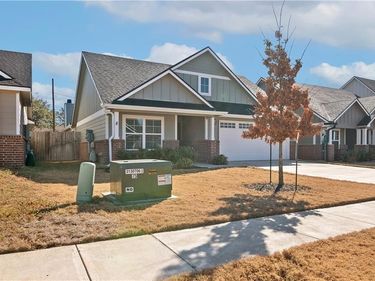422 Travis Drive, McGregor, TX 76657