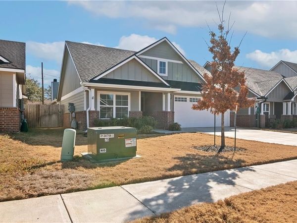 422 Travis Drive, McGregor, TX 76657