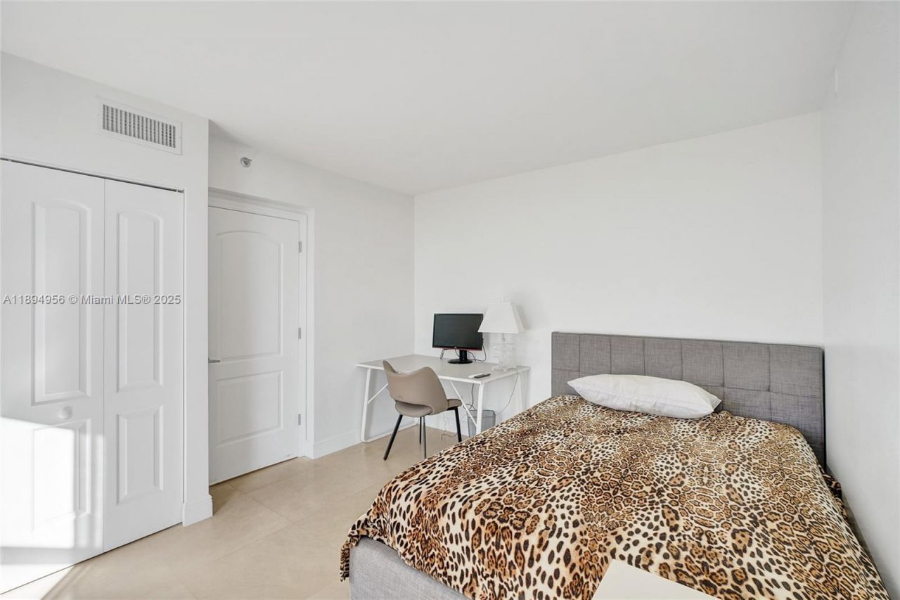 1000 E Island Blvd, Unit 1403, Aventura, FL 33160 Photo