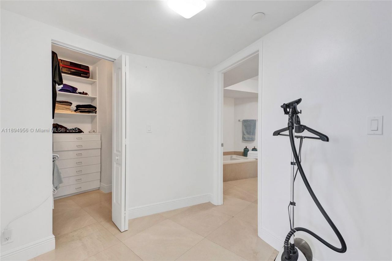 1000 E Island Blvd, Unit 1403, Aventura, FL 33160 Photo