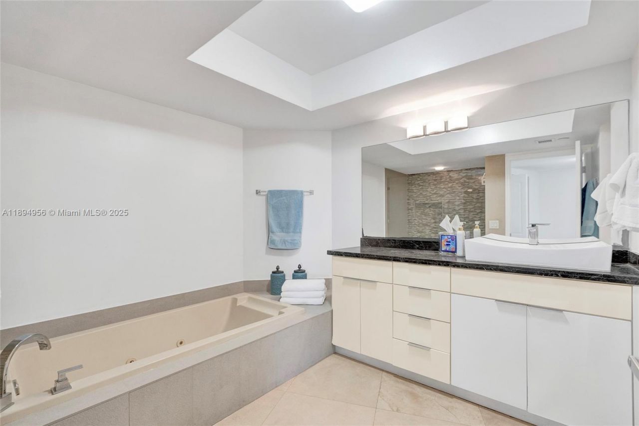 1000 E Island Blvd, Unit 1403, Aventura, FL 33160 Photo