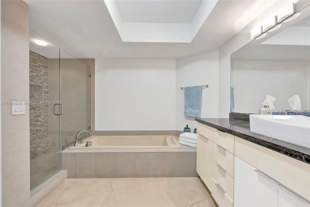 1000 E Island Blvd, Unit 1403, Aventura, FL 33160 Photo