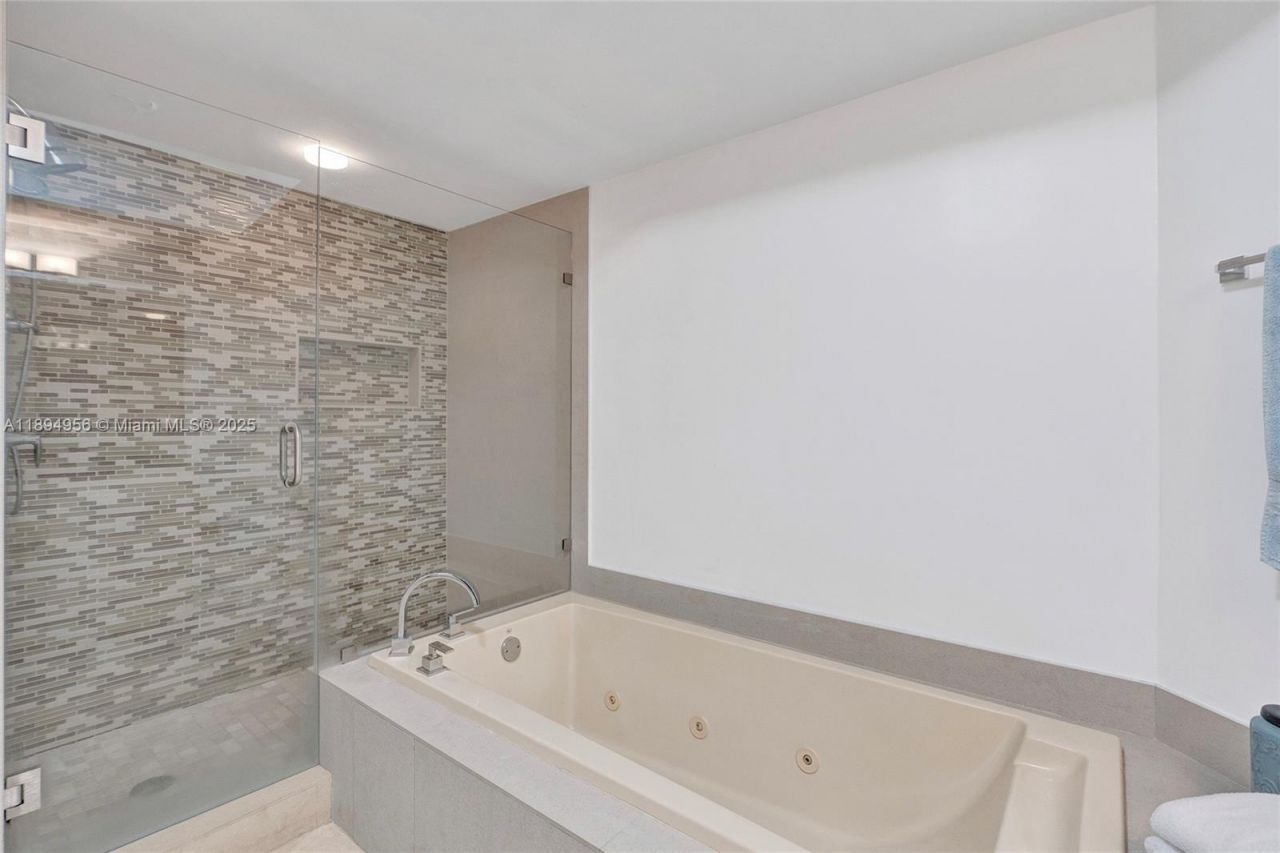 1000 E Island Blvd, Unit 1403, Aventura, FL 33160 Photo