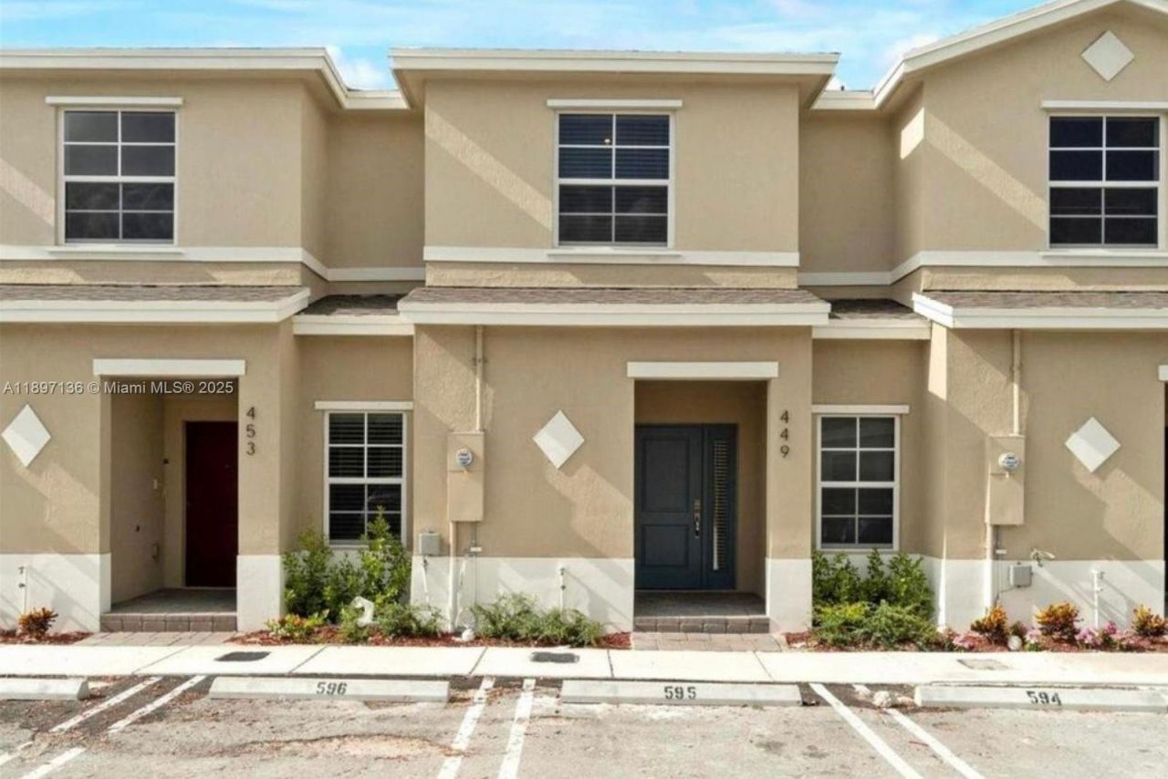 449 NE 4th Ter, Florida City, FL 33034 Main Photo