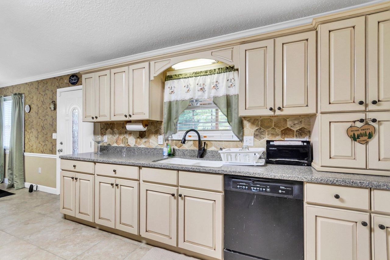 361 Kelly Bay Road Photo 13