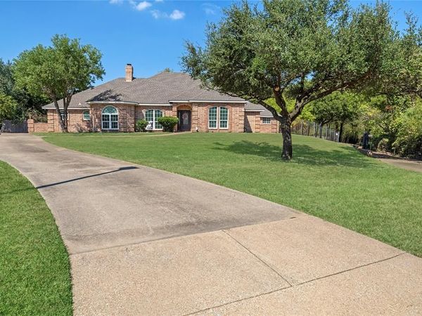 111 Creek Side Court, Kennedale, TX 76060