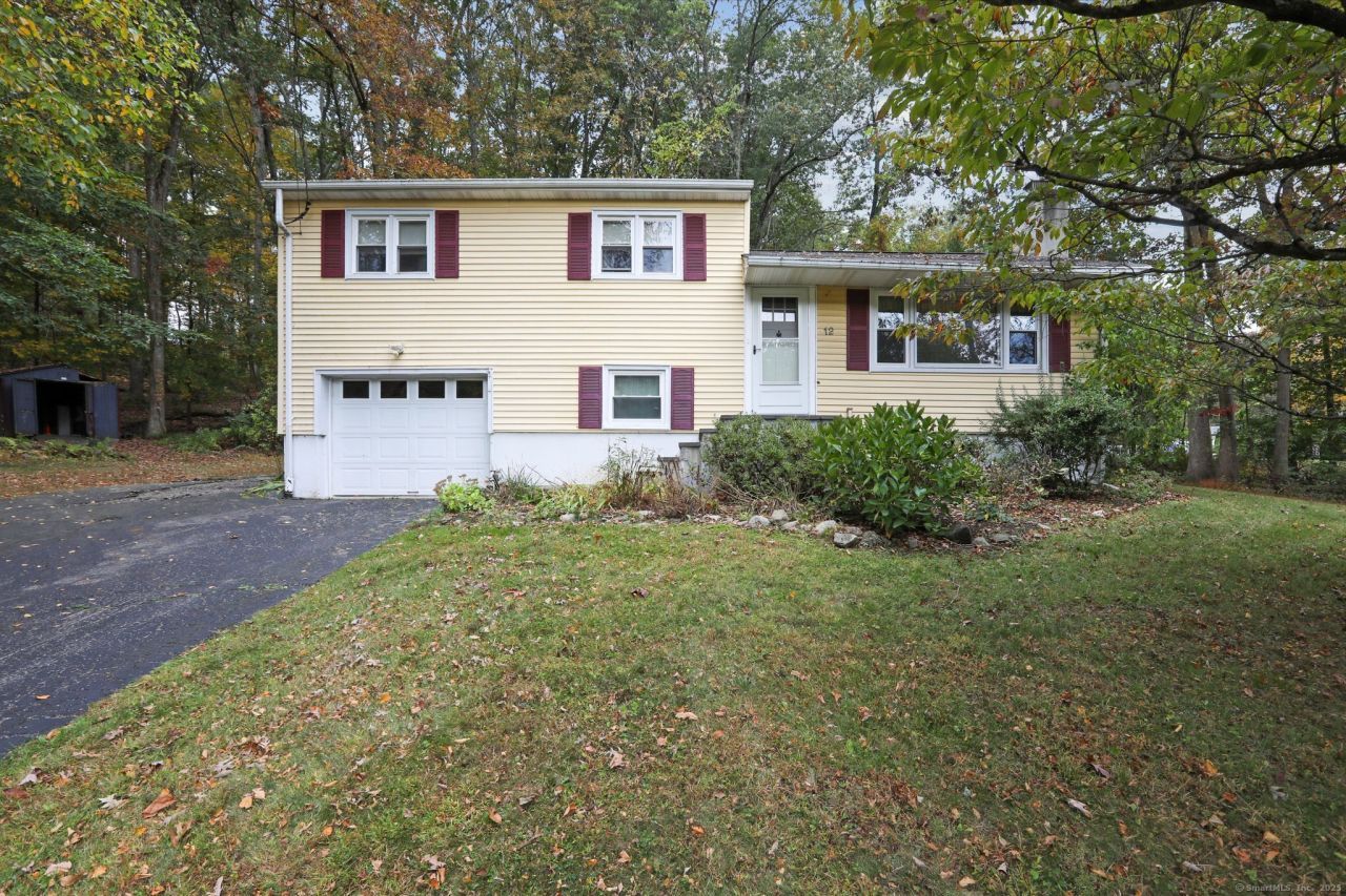 12 Oak Crest, Brookfield, CT 06804 Main Photo