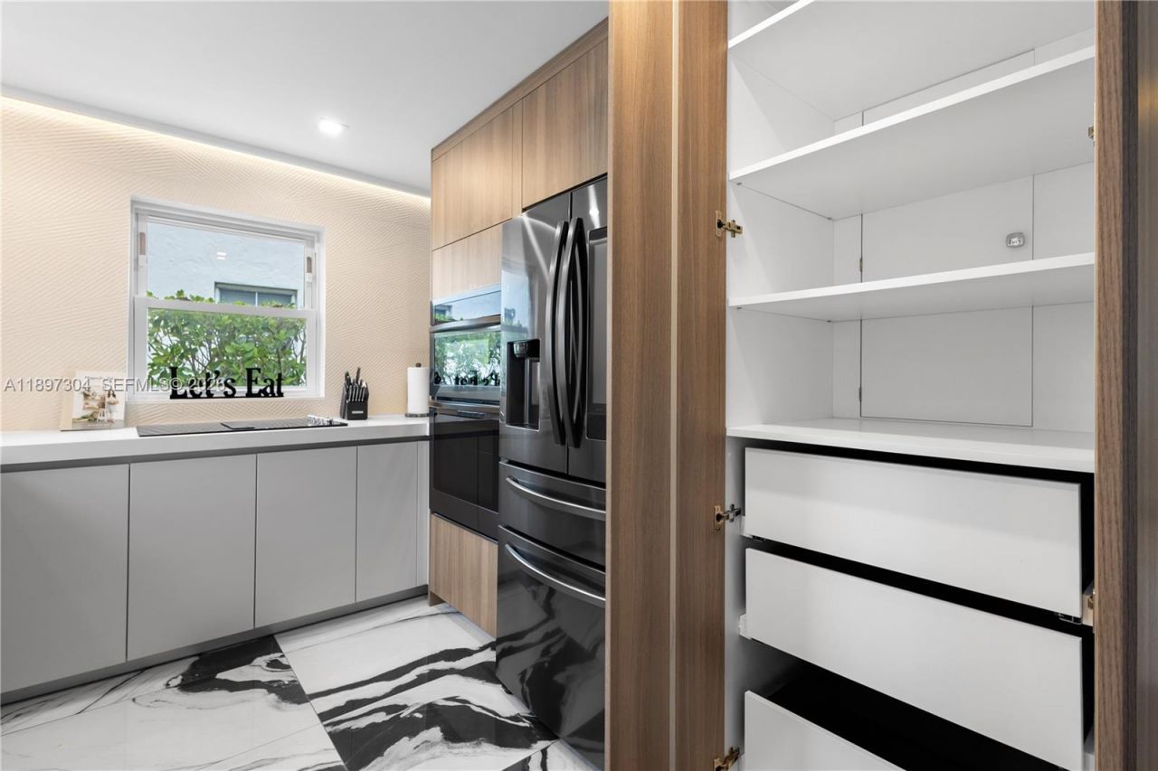 1544 Michigan Ave, Miami Beach, FL 33139 Photo