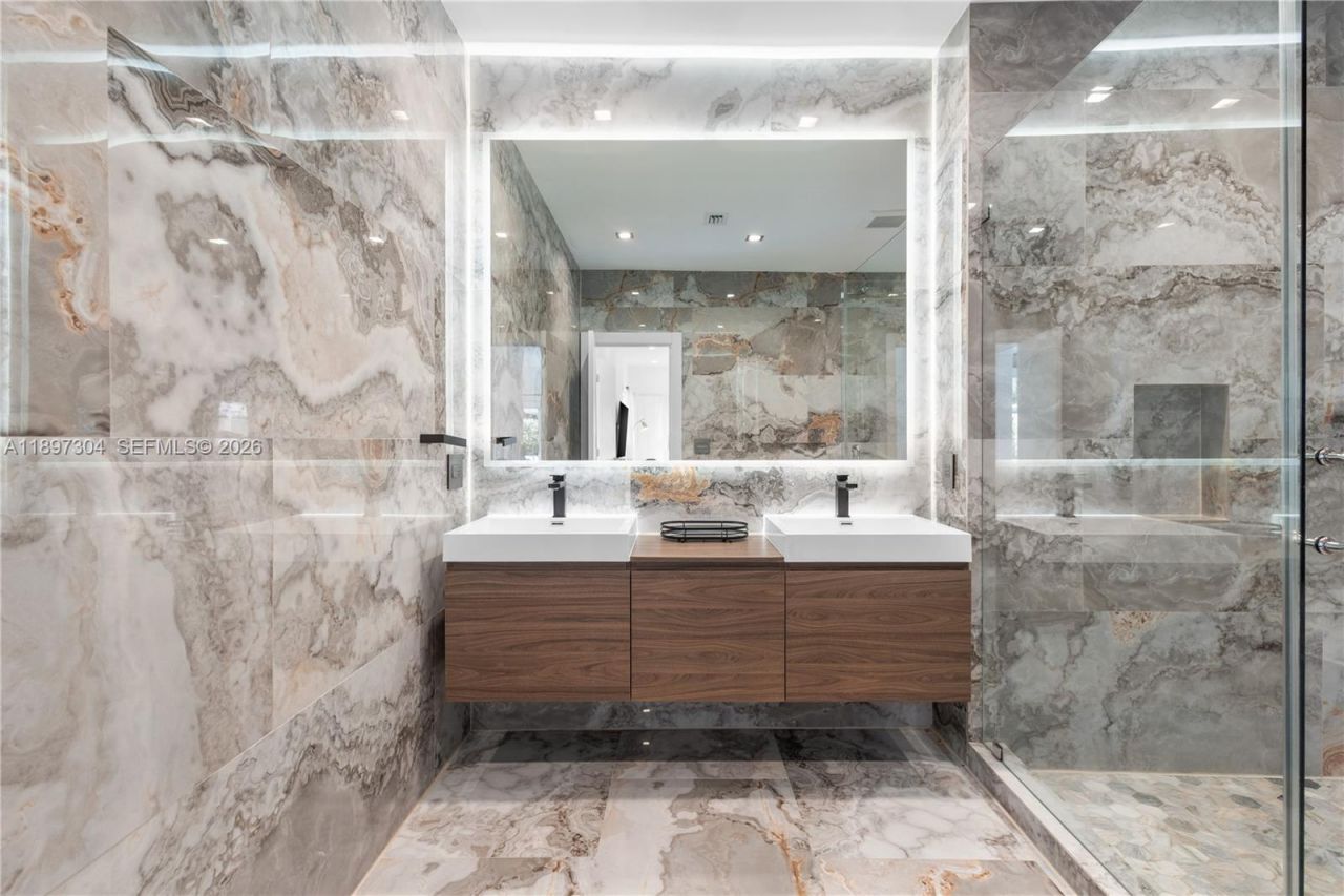 1544 Michigan Ave, Miami Beach, FL 33139 Photo