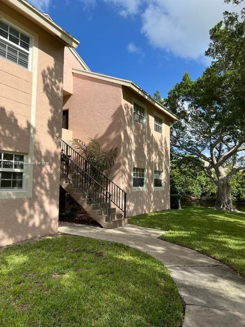 620 Cypress Club Way, Unit I13, Deerfield Beach, FL 33064 Main Photo