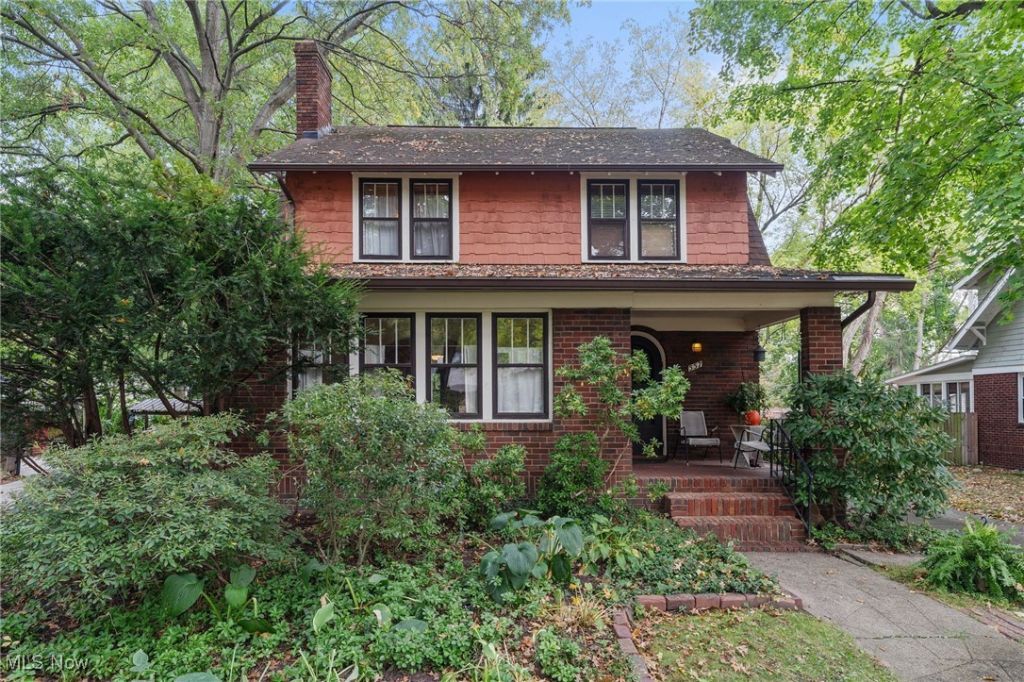 557 Letchworth Drive, Akron, OH 44303 Main Photo