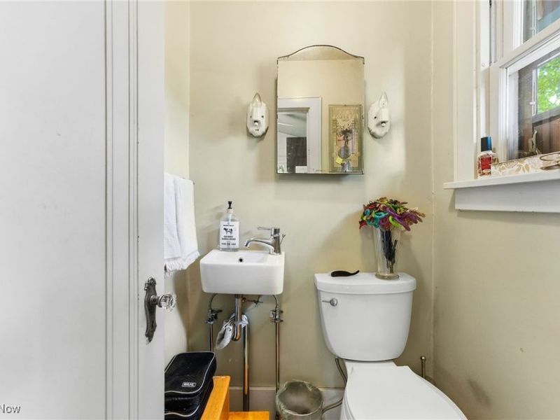 557 Letchworth Drive, Akron, OH 44303 Photo 11