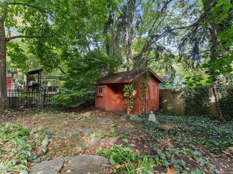 557 Letchworth Drive, Akron, OH 44303 Photo 20