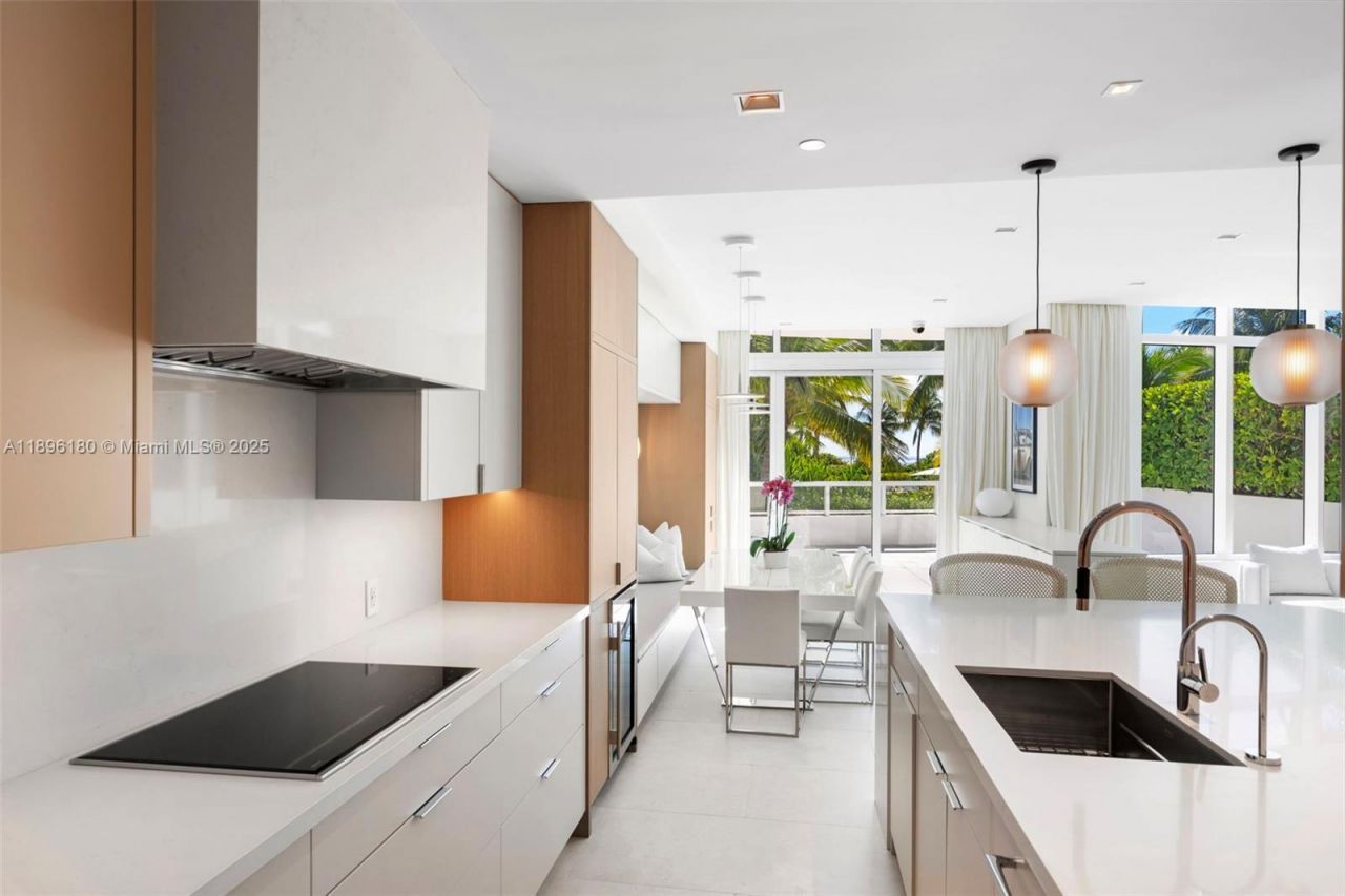 50 S Pointe Dr, Unit TWN7, Miami Beach, FL 33139 Photo