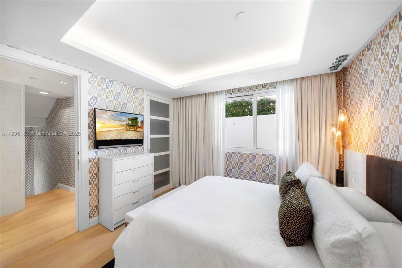50 S Pointe Dr, Unit TWN7, Miami Beach, FL 33139 Photo