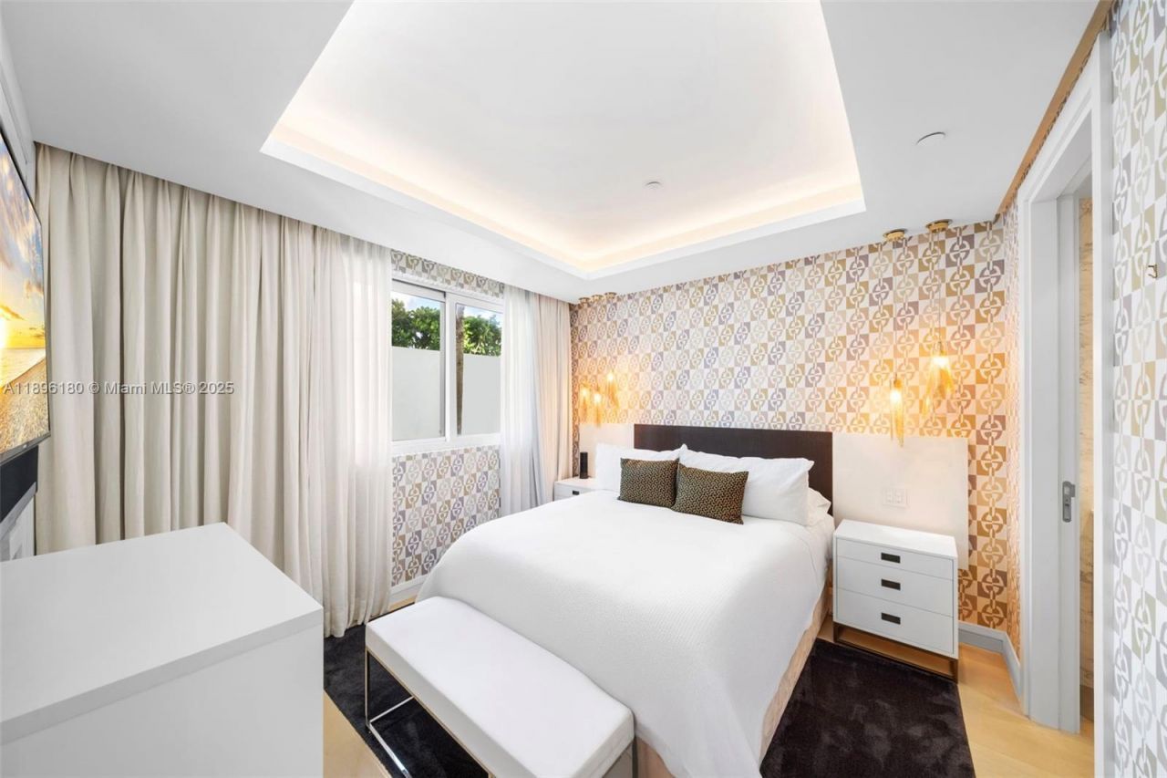 50 S Pointe Dr, Unit TWN7, Miami Beach, FL 33139 Photo