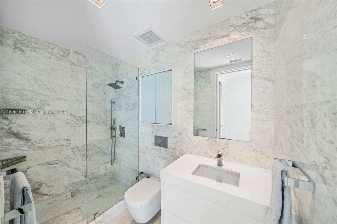 50 S Pointe Dr, Unit TWN7, Miami Beach, FL 33139 Photo