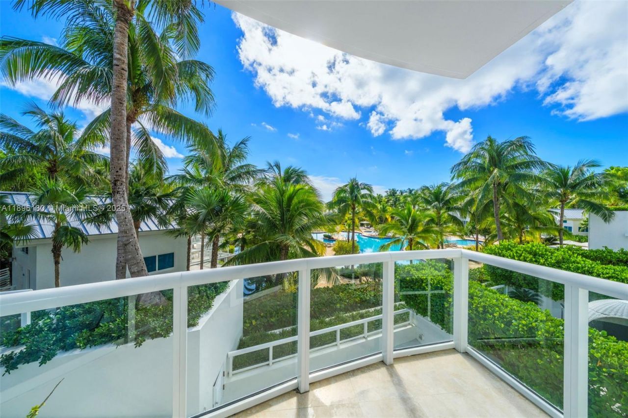 50 S Pointe Dr, Unit TWN7, Miami Beach, FL 33139 Photo