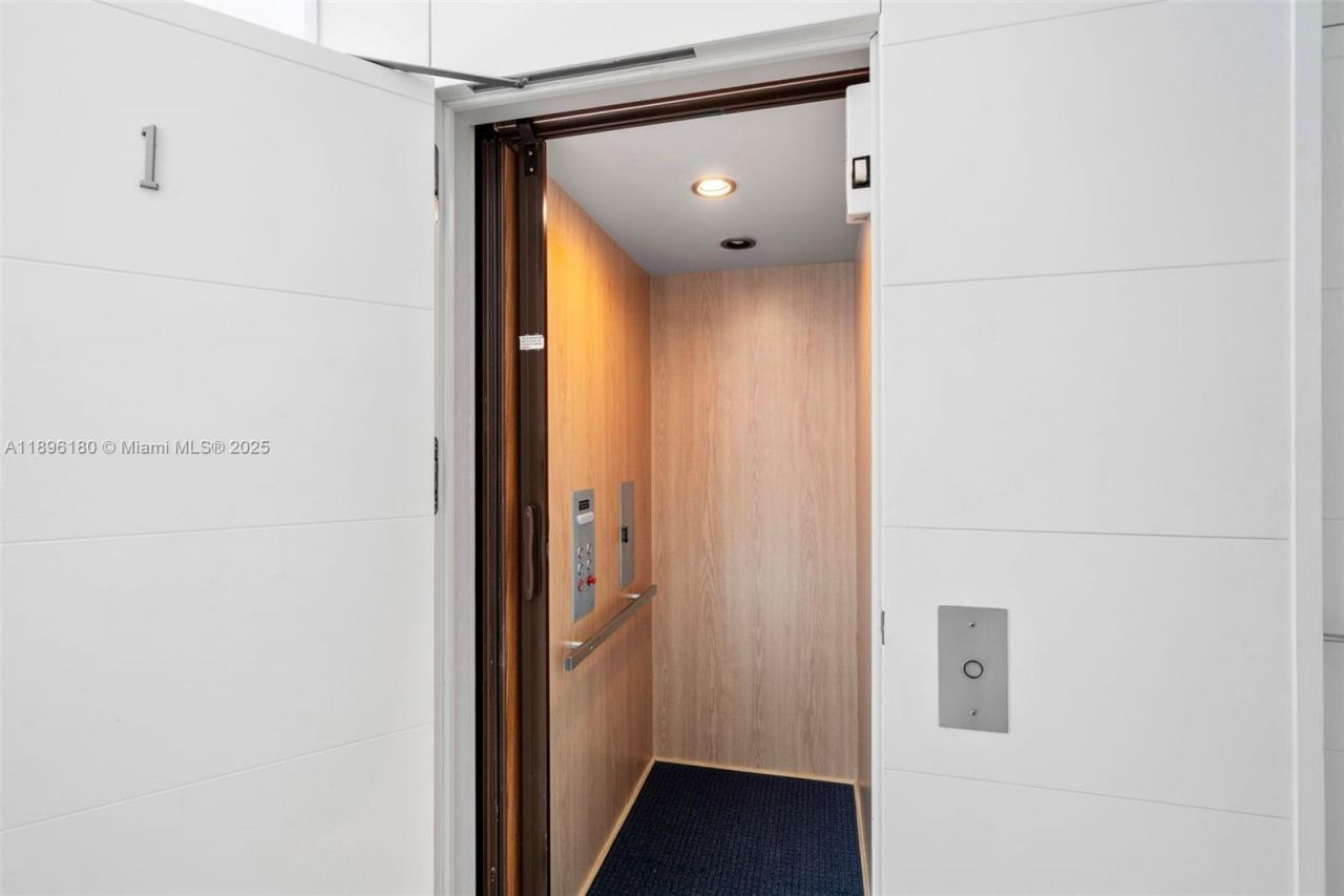 50 S Pointe Dr, Unit TWN7, Miami Beach, FL 33139 Photo