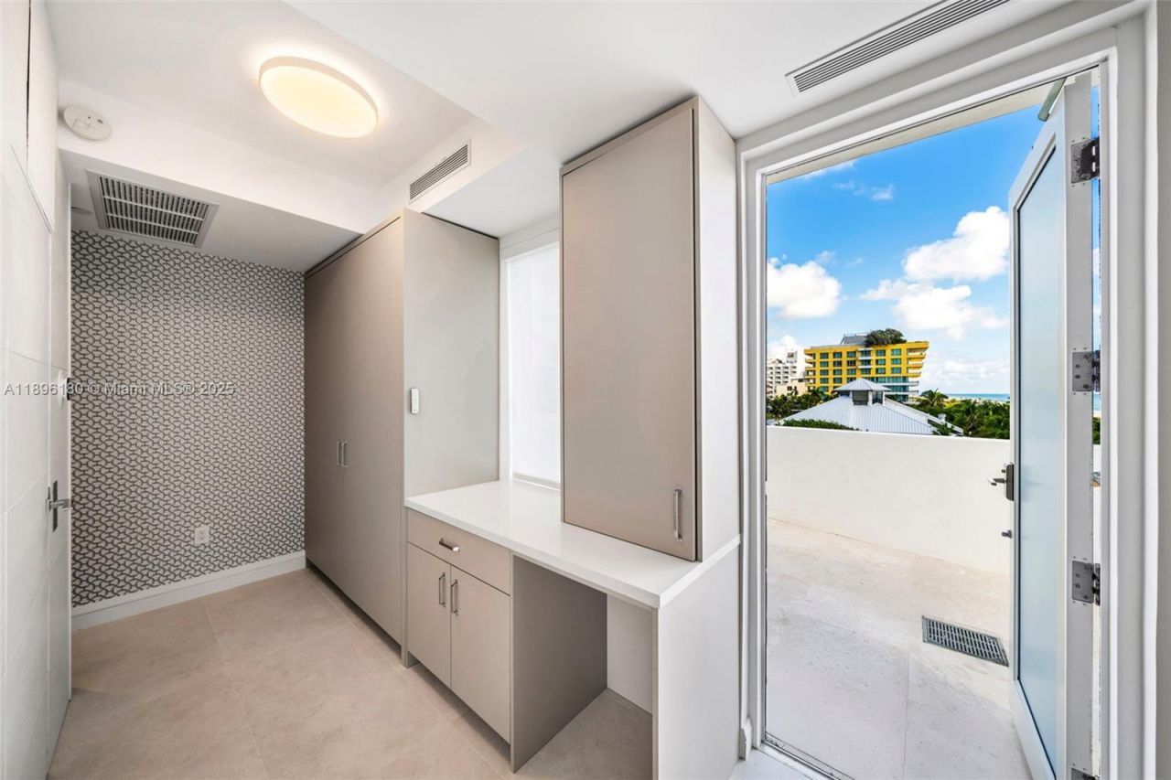 50 S Pointe Dr, Unit TWN7, Miami Beach, FL 33139 Photo