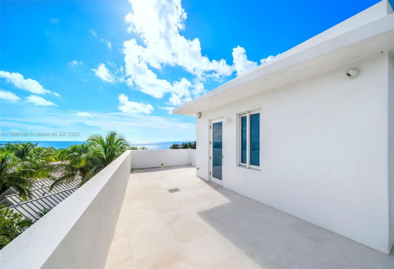 50 S Pointe Dr, Unit TWN7, Miami Beach, FL 33139 Photo