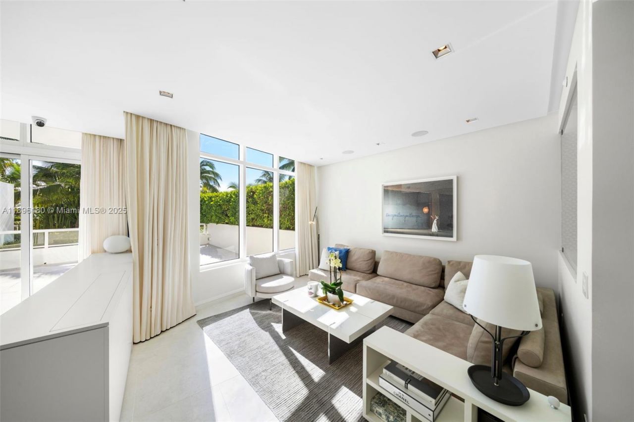 50 S Pointe Dr, Unit TWN7, Miami Beach, FL 33139 Photo