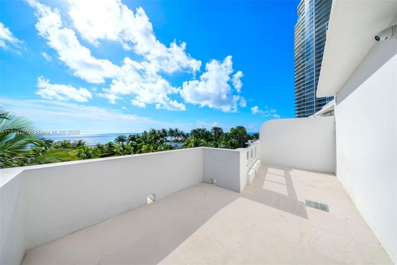 50 S Pointe Dr, Unit TWN7, Miami Beach, FL 33139 Photo