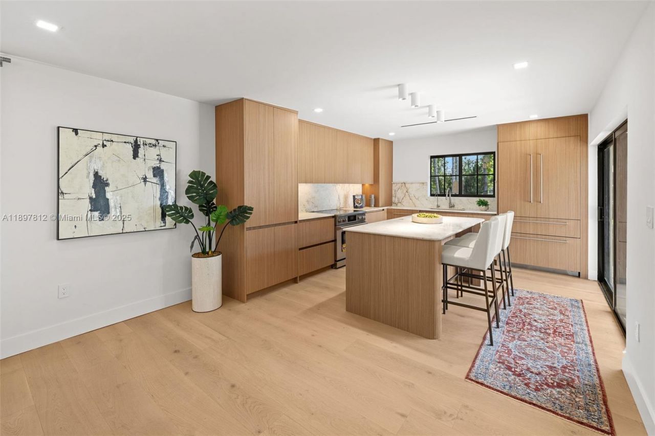 8858 Garland Ave, Surfside, FL 33154 Photo