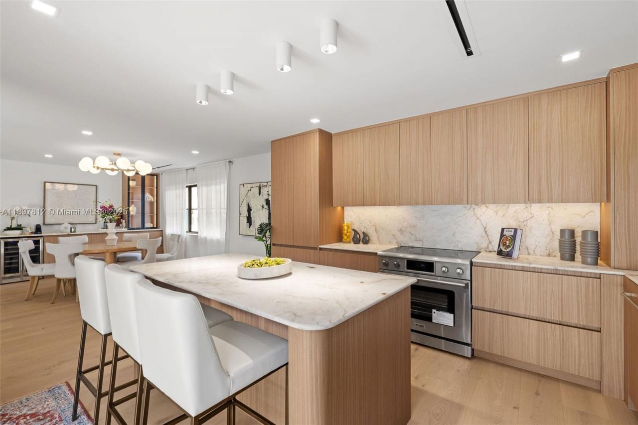 8858 Garland Ave, Surfside, FL 33154 Photo