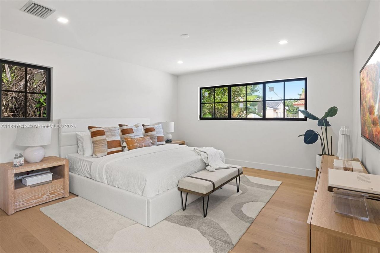 8858 Garland Ave, Surfside, FL 33154 Photo