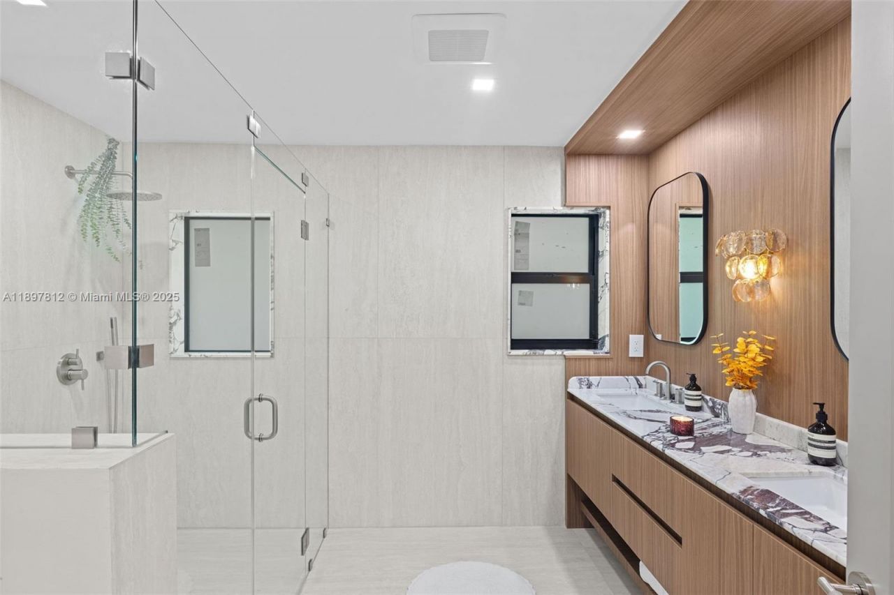 8858 Garland Ave, Surfside, FL 33154 Photo