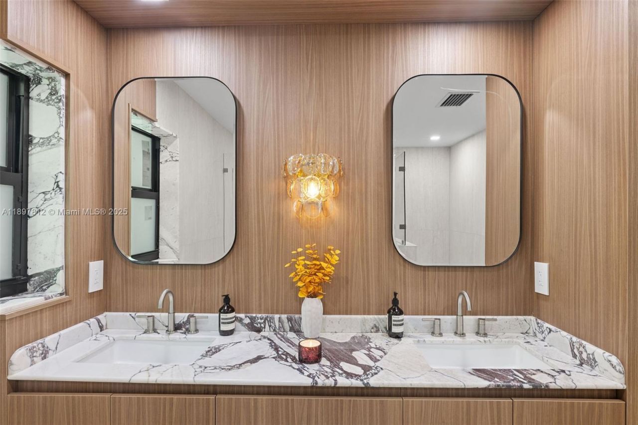 8858 Garland Ave, Surfside, FL 33154 Photo