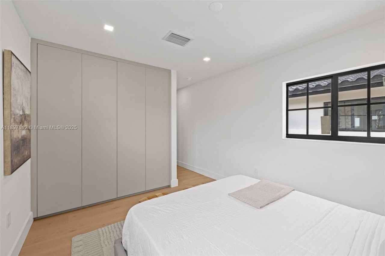 8858 Garland Ave, Surfside, FL 33154 Photo