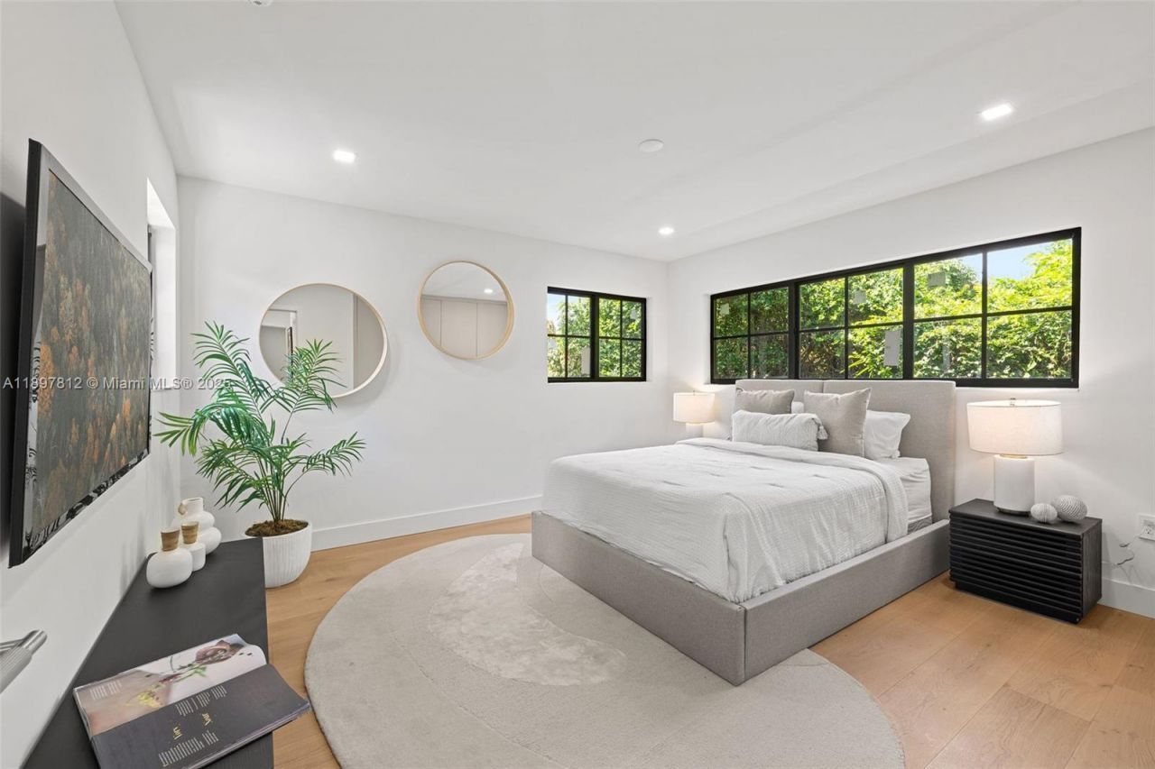 8858 Garland Ave, Surfside, FL 33154 Photo