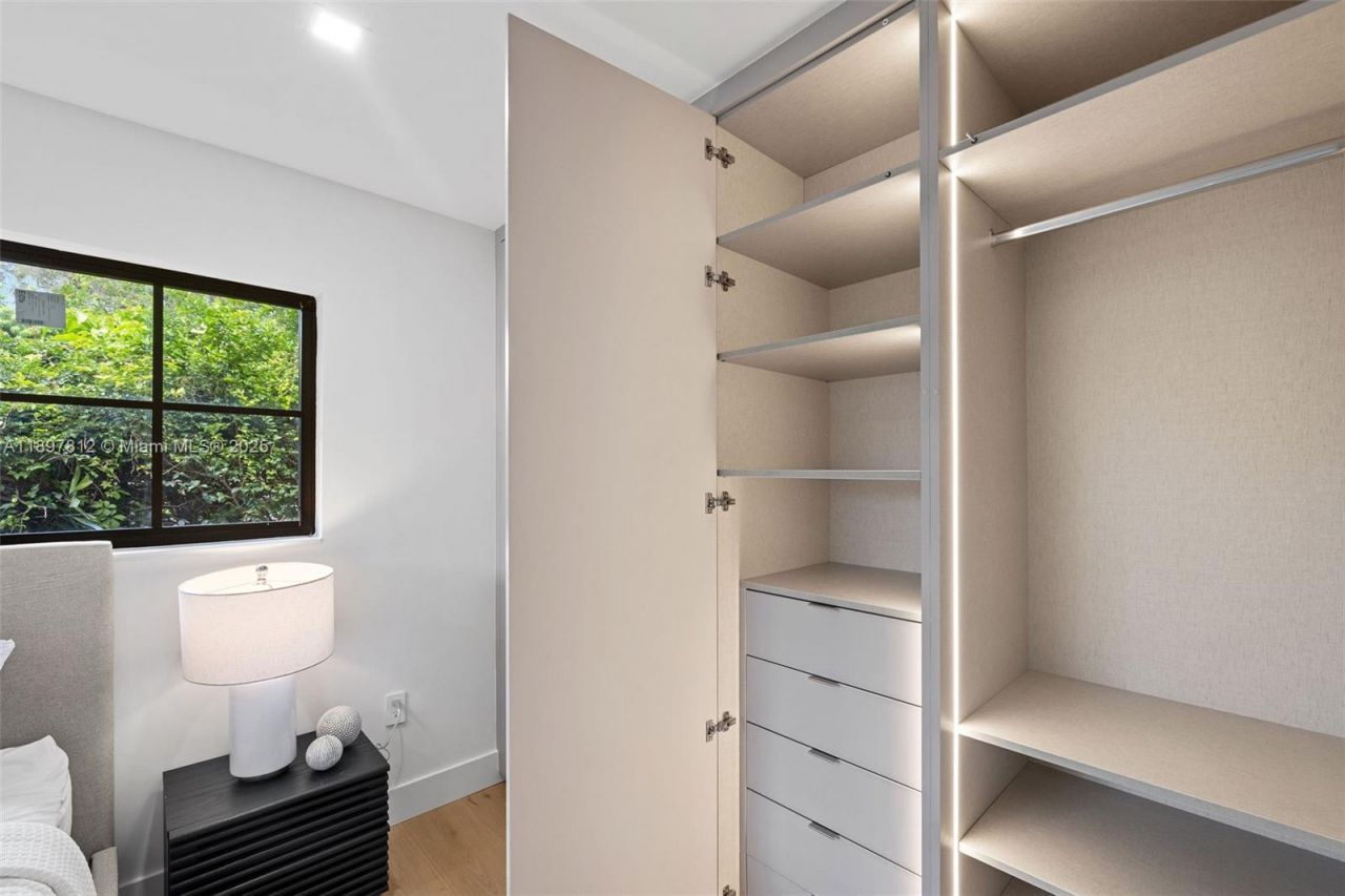 8858 Garland Ave, Surfside, FL 33154 Photo