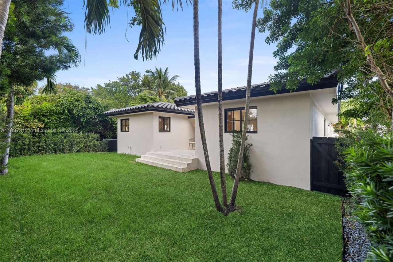 8858 Garland Ave, Surfside, FL 33154 Photo