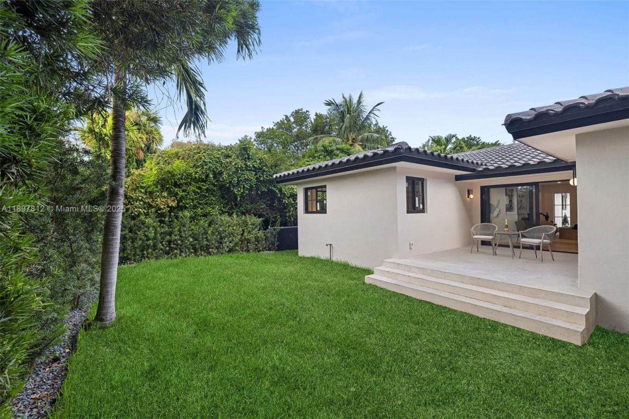 8858 Garland Ave, Surfside, FL 33154 Photo