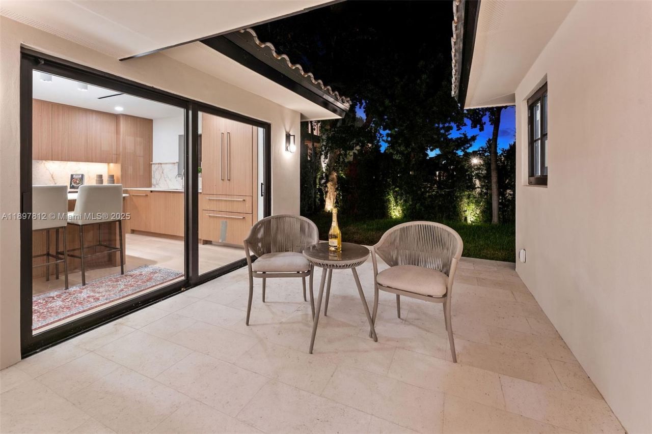 8858 Garland Ave, Surfside, FL 33154 Photo